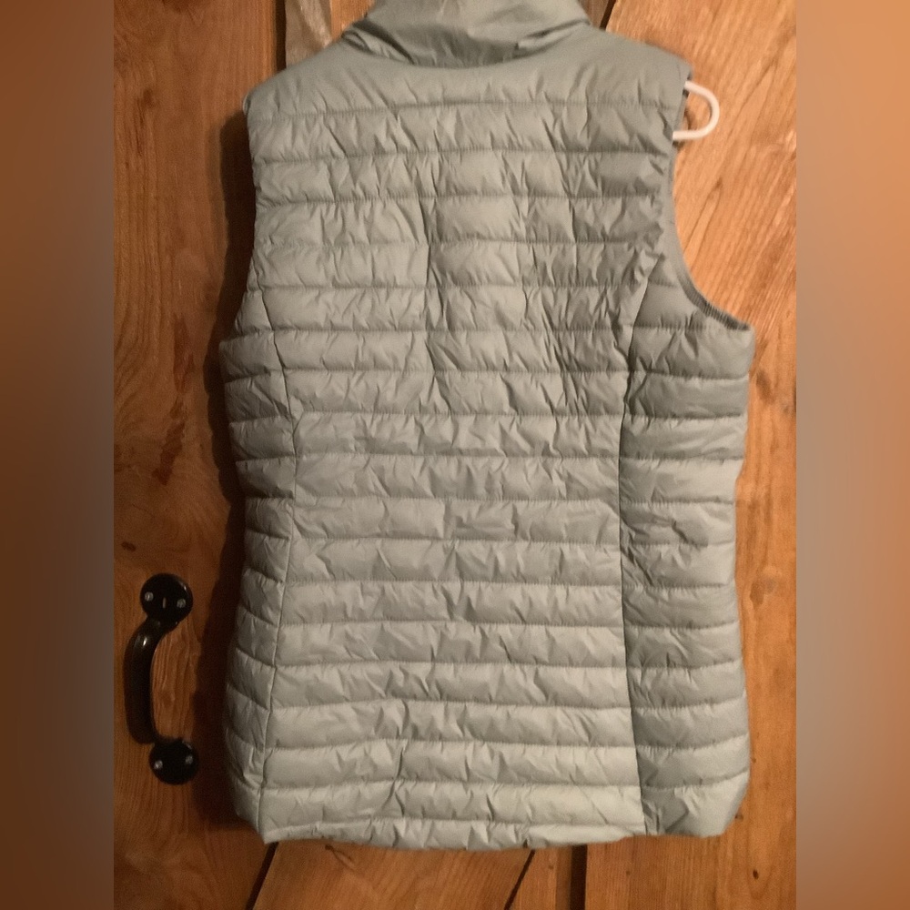 Puffer vest -Old Navy - Picture 2 of 6